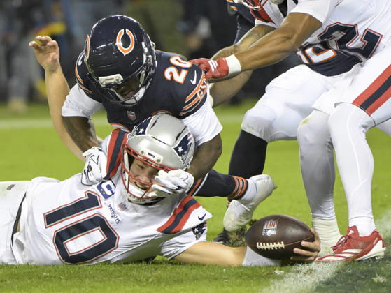 New England Patriots quarterback Drake Maye (10) reaches over the goal line for a second quarter touchdown against the Chicago Bears at Soldier Field in Chicago on Thursday, October 22, 2026.  CHI20261022104r MARKxBLACK