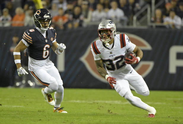 New England Patriots running back Treveyon Henderson (32) scrambles for some yardage against the Chicago Bears at Soldier Field in Chicago on Thursday, October 22, 2026. The Bears defeated the Patriots 30-24.  CHI20261022135 MARKxBLACK