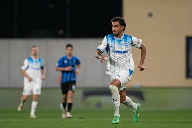 Inter Club Escaldes v Universitatae Craiova - UEFA Conference League Simon Elisor, player number 22 of Universitatea Craiova, is in action during the UEFA Conference League match between Inter Club d Escaldes and Universitatea Craiova at New FAF Stadium in Encamp, Andorra, on October 22, 2026. Encamp Andorra Andorra  Copyright: xWalterxCunhax originalFilename:cunhacarvalho-notitle261022_np4nj.jpg