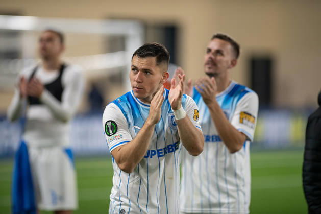 Inter Club Escaldes v Universitatae Craiova - UEFA Conference League Carlos Mora, player number 17 of Universitatea Craiova, greets supporters after the victory at the UEFA Conference League match between Inter Club d Escaldes and Universitatea Craiova at New FAF Stadium in Encamp, Andorra, on October 22, 2026. Encamp Andorra Andorra  Copyright: xWalterxCunhax originalFilename:cunhacarvalho-notitle261022_npKgI.jpg