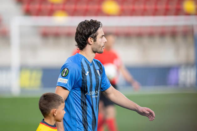 Inter Club Escaldes v Universitatae Craiova - UEFA Conference League Maurizio Pochettino, player number 24 of Inter Club d Escaldes, waits before the start of the UEFA Conference League match between Inter Club d Escaldes and Universitatea Craiova at New FAF Stadium in Encamp, Andorra, on October 22, 2026. Encamp Andorra Andorra  Copyright: xWalterxCunhax originalFilename:cunhacarvalho-notitle261022_npl81.jpg