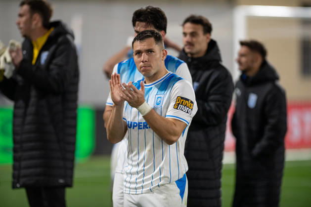 Inter Club Escaldes v Universitatae Craiova - UEFA Conference League Carlos Mora, player number 17 of Universitatea Craiova, greets supporters after the victory in the UEFA Conference League match between Inter Club d Escaldes and Universitatea Craiova at New FAF Stadium in Encamp, Andorra, on October 22, 2026. Encamp Andorra Andorra  Copyright: xWalterxCunhax originalFilename:cunhacarvalho-notitle261022_nprZt.jpg