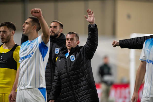 Inter Club Escaldes v Universitatae Craiova - UEFA Conference League Alexandru Cicaldau, player number 20 of Universitatea Craiova, greets supporters after the victory at the UEFA Conference League match between Inter Club d Escaldes and Universitatea Craiova at New FAF Stadium in Encamp, Andorra, on October 22, 2026. Encamp Andorra Andorra  Copyright: xWalterxCunhax originalFilename:cunhacarvalho-notitle261022_npZfG.jpg