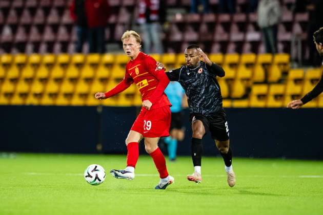 FC Nordsjaelland v CSKA Sofia, UEFA Conference League, Farum, Denmark Farum, Denmark. 22nd, October 2026. Villum Berthelsen (29) of FC Nordsjaelland and Pastor (2) of CSKA Sofia seen during the UEFA Conference League match between FC Nordsjaelland and CSKA Sofia at Right to Dream Park in Farum. Danmark, Farum, Right to Dream Park  Copyright: xGonzalesxPhoto TobiasxJorgensenx