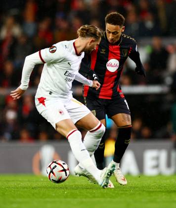 Marcus Tavernier of AFC Bournemouth and Adrien Rabiot of AC Milan. AFC Bournemouth v AC Milan, UEFA Europa League, Football, Vitality Stadium, Bournemouth, UK - 22 Oct 2026Bournemouth Vitality Stadium United Kingdom  Copyright: xJamesxMarsh Shutterstockx 17230046cq
