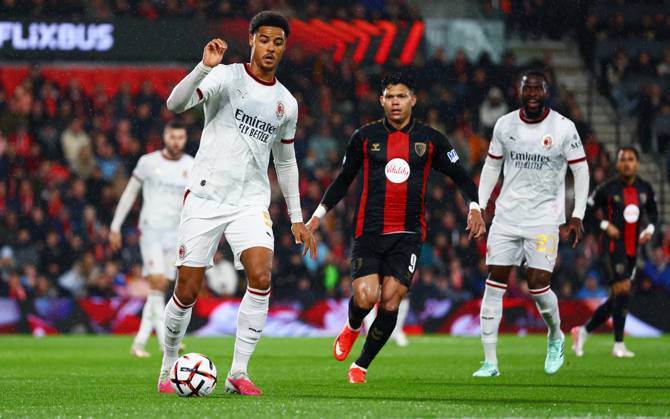 Koni De Winter of AC Milan. AFC Bournemouth v AC Milan, UEFA Europa League, Football, Vitality Stadium, Bournemouth, UK - 22 Oct 2026Bournemouth Vitality Stadium United Kingdom  Copyright: xJamesxMarsh Shutterstockx 17230046dm