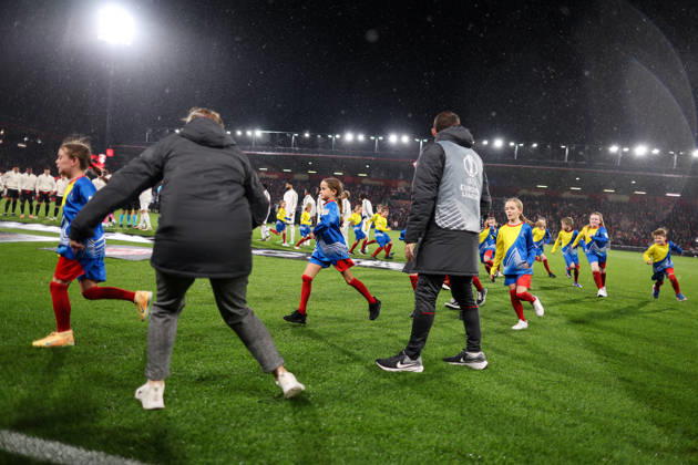 Bournemouth v AC Milan 22 October 2026, Bournemouth - UEFA Europa League - Bournemouth v AC Milan - The child mascots sprint back to the touchline - Photo: Jacques Feeney Offside. Bournemouth UK Copyright: xJacquesxFeeneyx xOffsidexOffside
