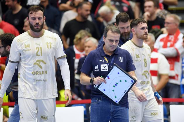 Zoltan Szita (Wisla Plock 21, Haritz Salvado Ulazia (Co-Trainer Orlen Wisla Plock), Mitja Janc (Wisla Plock 8) (L-R) , GER, MT Melsungen - Orlen Wisla Plocks (POL), Handball, Champions League Maenner, Group Matches, Saison 2026 2027, 22.10.2026, GER, MT Melsungen - Orlen Wisla Plock, CL Maenner, Group Match, Saison 2026 2027, 22.10.2026 Kassel Copyright: xEibner-Pressefotox xRolandxSippelx EP_RSL