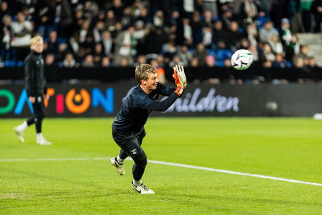 Aarhus GF v Egnatia, UEFA Conference League, Randers, Denmark Randers, Denmark. 22nd, October 2026. Goalkeeper Marius van der Raad of Aarhus GF seen warming up for the UEFA Conference League match between Aarhus GF and Egnatia at Randers Stadion in Randers. Denmark, Randers, Cepheus Park Randers Copyright: xGonzalesxPhoto RasmusxJensenx