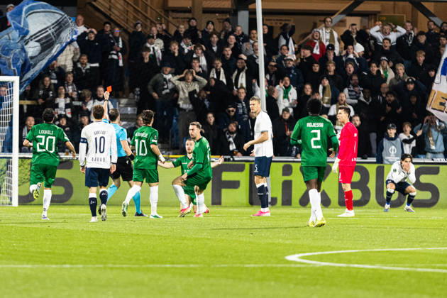 Aarhus GF v Egnatia, UEFA Conference League, Randers, Denmark Randers, Denmark. 22nd, October 2026. Referee Ante Culina hands out a red card to Eric Kahl of Aarhus GF during the UEFA Conference League match between Aarhus GF and Egnatia at Randers Stadion in Randers. Denmark, Randers, Cepheus Park Randers  Copyright: xGonzalesxPhoto RasmusxJensenx