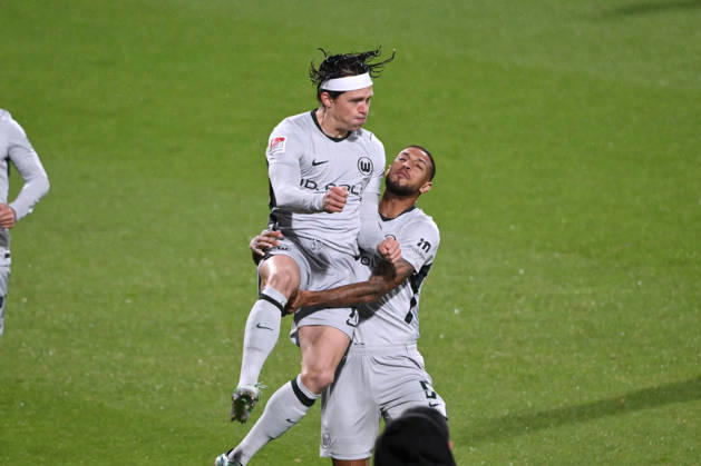 Jubel 0:1 Fabian Reese (VfL Wolfsburg), Vini Souza (VfL Wolfsburg), v.li. 23.10.2026, Fussball 2. Bundesliga, Saison 2026 2027, 9. Spieltag, VfL Bochum - VfL Wolfsburg DFL regulations prohibit any use of photographs as image sequences and or quasi-video Bochum Vonovia Ruhrstadion Nordrhein Westfalen Deutschland