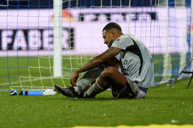 Vini Souza (VfL Wolfsburg) verletzt waehrend des spiels der 2. Bundesliga zwischen VfL Bochum und VfL Wolfsburg, Vonovia Ruhrstadion am 23. October 2026 in Bochum, Deutschland. (Foto von Max Maiwald DeFodi Images) +++ Vini Souza (VfL Wolfsburg) during the 2nd Bundesliga match between VfL Bochum and VfL Wolfsburg at Vonovia Ruhrstadion on October 23, 2026 in Bochum, Germany. (Photo by Max Maiwald DeFodi Images) DFB DFL REGULATIONS PROHIBIT ANY USE OF PHOTOGRAPHS AS IMAGE SEQUENCES AND OR QUASI-VIDEO. (Photo by Max Maiwald DeFodi Images) -