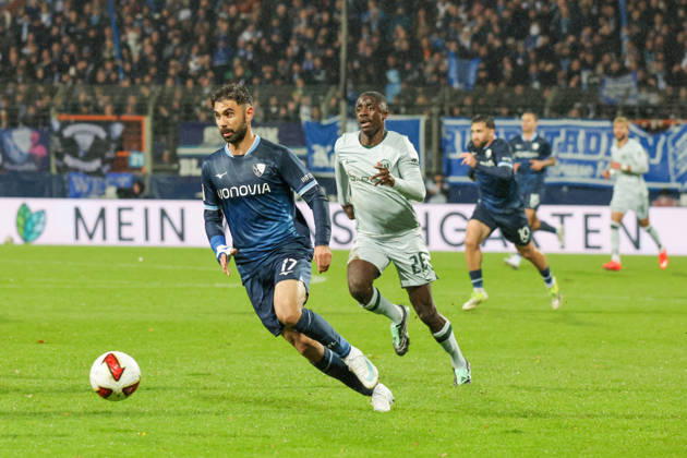 23.10.2026, xgrfx, Fussball 2.Bundesliga, VfL Bochum - VfL Wolfsburg v.l. Gerrit Holtmann (VfL Bochum), Sael Kumbedi (VfL Wolfsburg) (DFL DFB REGULATIONS PROHIBIT ANY USE OF PHOTOGRAPHS as IMAGE SEQUENCES and or QUASI-VIDEO) Bochum