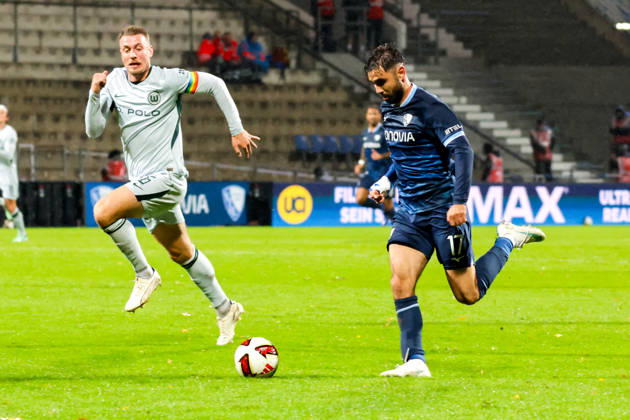 23.10.2026, xgrfx, Fussball 2.Bundesliga, VfL Bochum - VfL Wolfsburg v.l. Hauke Wahl (VfL Wolfsburg), Gerrit Holtmann (VfL Bochum) (DFL DFB REGULATIONS PROHIBIT ANY USE OF PHOTOGRAPHS as IMAGE SEQUENCES and or QUASI-VIDEO) Bochum