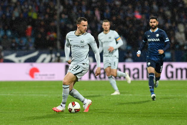 Yannick Gerhardt (VfL Wolfsburg) in Aktion, am Ball, Einzelaktion waehrend des Spiels der 2. Bundesliga zwischen VfL Bochum und VfL Wolfsburg, Vonovia Ruhrstadion am 23. October 2026 in Bochum, Deutschland. (Foto von Ralf Treese DeFodi Images) +++ Yannick Gerhardt (VfL Wolfsburg) controls the ball during the 2nd Bundesliga match between VfL Bochum and VfL Wolfsburg at Vonovia Ruhrstadion on October 23, 2026 in Bochum, Germany. (Photo by Ralf Treese DeFodi Images) DFB DFL REGULATIONS PROHIBIT ANY USE OF PHOTOGRAPHS AS IMAGE SEQUENCES AND OR QUASI-VIDEO. (Photo by Ralf Treese DeFodi Images) -