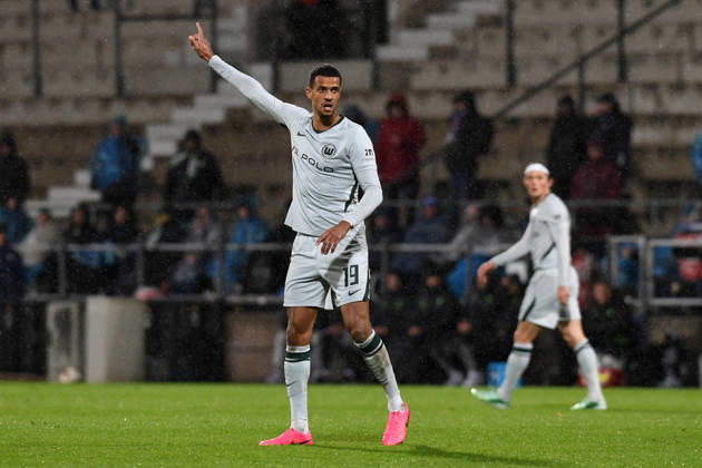 Robert Glatzel (VfL Wolfsburg) gestikuliert, gestik waehrend des Spiels der 2. Bundesliga zwischen VfL Bochum und VfL Wolfsburg, Vonovia Ruhrstadion am 23. October 2026 in Bochum, Deutschland. (Foto von Ralf Treese DeFodi Images) +++ Robert Glatzel (VfL Wolfsburg) gestures during the 2nd Bundesliga match between VfL Bochum and VfL Wolfsburg at Vonovia Ruhrstadion on October 23, 2026 in Bochum, Germany. (Photo by Ralf Treese DeFodi Images) DFB DFL REGULATIONS PROHIBIT ANY USE OF PHOTOGRAPHS AS IMAGE SEQUENCES AND OR QUASI-VIDEO. (Photo by Ralf Treese DeFodi Images) -