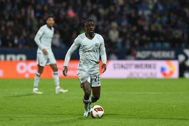 Saël Kumbedi (VfL Wolfsburg) in Aktion, am Ball, Einzelaktion waehrend des Spiels der 2. Bundesliga zwischen VfL Bochum und VfL Wolfsburg, Vonovia Ruhrstadion am 23. October 2026 in Bochum, Deutschland. (Foto von Ralf Treese DeFodi Images) +++ Saël Kumbedi (VfL Wolfsburg) controls the ball during the 2nd Bundesliga match between VfL Bochum and VfL Wolfsburg at Vonovia Ruhrstadion on October 23, 2026 in Bochum, Germany. (Photo by Ralf Treese DeFodi Images) DFB DFL REGULATIONS PROHIBIT ANY USE OF PHOTOGRAPHS AS IMAGE SEQUENCES AND OR QUASI-VIDEO. (Photo by Ralf Treese DeFodi Images) -
