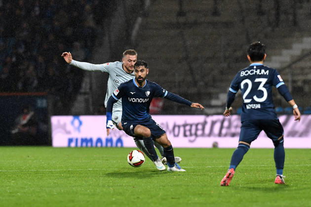 Gerrit Holtmann (VfL Bochum) in Aktion, am Ball, Einzelaktion waehrend des Spiels der 2. Bundesliga zwischen VfL Bochum und VfL Wolfsburg, Vonovia Ruhrstadion am 23. October 2026 in Bochum, Deutschland. (Foto von Ralf Treese DeFodi Images) +++ Gerrit Holtmann (VfL Bochum) controls the ball during the 2nd Bundesliga match between VfL Bochum and VfL Wolfsburg at Vonovia Ruhrstadion on October 23, 2026 in Bochum, Germany. (Photo by Ralf Treese DeFodi Images) DFB DFL REGULATIONS PROHIBIT ANY USE OF PHOTOGRAPHS AS IMAGE SEQUENCES AND OR QUASI-VIDEO. (Photo by Ralf Treese DeFodi Images) -