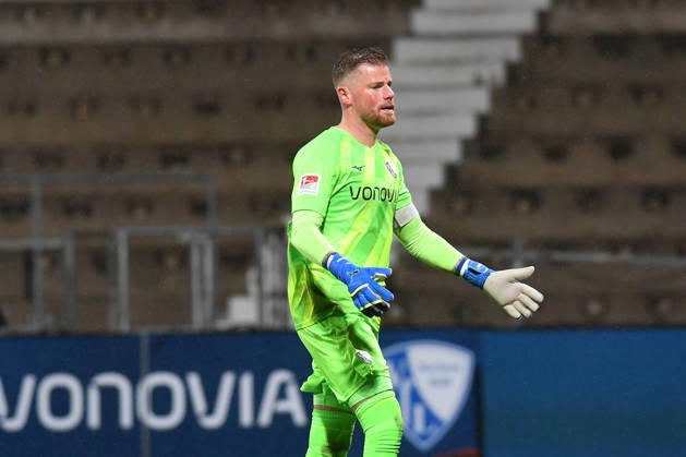 Torwart Timo Horn (VfL Bochum) gestikuliert, gestik waehrend des Spiels der 2. Bundesliga zwischen VfL Bochum und VfL Wolfsburg, Vonovia Ruhrstadion am 23. October 2026 in Bochum, Deutschland. (Foto von Ralf Treese DeFodi Images) +++ Torwart Timo Horn (VfL Bochum) gestures during the 2nd Bundesliga match between VfL Bochum and VfL Wolfsburg at Vonovia Ruhrstadion on October 23, 2026 in Bochum, Germany. (Photo by Ralf Treese DeFodi Images) DFB DFL REGULATIONS PROHIBIT ANY USE OF PHOTOGRAPHS AS IMAGE SEQUENCES AND OR QUASI-VIDEO. (Photo by Ralf Treese DeFodi Images) -