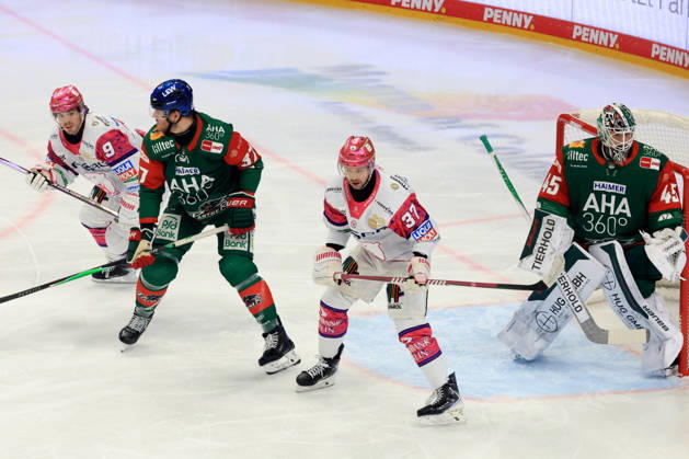 23.10.2026, DEU, GER, Eishockey, 11.Spieltag, Saison 2026 27, Berlin, Eisbaeren Berlin vs. Augsburger Panther Ty Ronning ( Eisbaeren Berlin 9 ), Markus Vikingstad ( Eisbaeren Berlin 37 ), Kyle Wood ( Augsburger Panther 37 ), TOBIAS ANCICKA ( Augsburger Panther 45 ) nordphoto GmbH Engler Berlin Uber-Arena Berlin Deutschland Copyright: xNordphotox xEnglerx