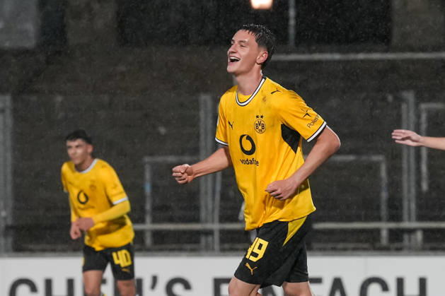 Freitag, 23.10.2026 Saison 2026 2027 14. Spieltag Regionalliga West im Stadion Rote Erde, Dortmund, Germany. BV Borussia Dortmund U23 - Bonner SC. Torjubel nach dem 1:0 durch Luca Reggiani (BVB).