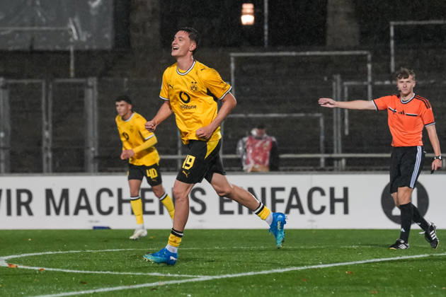 Freitag, 23.10.2026 Saison 2026 2027 14. Spieltag Regionalliga West im Stadion Rote Erde, Dortmund, Germany. BV Borussia Dortmund U23 - Bonner SC. Torjubel nach dem 1:0 durch Luca Reggiani (BVB).
