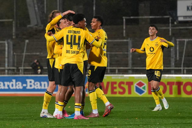 Freitag, 23.10.2026 Saison 2026 2027 14. Spieltag Regionalliga West im Stadion Rote Erde, Dortmund, Germany. BV Borussia Dortmund U23 - Bonner SC. Torjubel nach dem 1:0 durch Luca Reggiani (BVB).