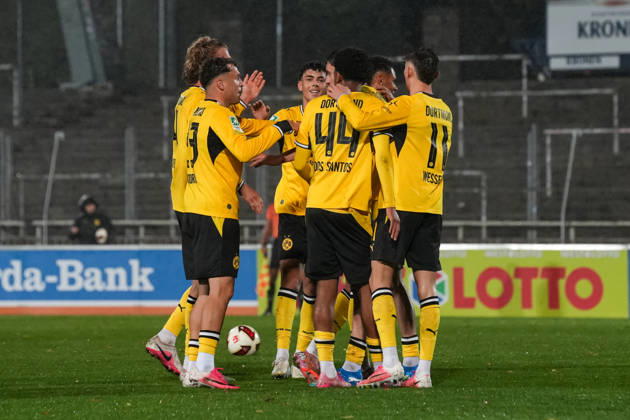 Freitag, 23.10.2026 Saison 2026 2027 14. Spieltag Regionalliga West im Stadion Rote Erde, Dortmund, Germany. BV Borussia Dortmund U23 - Bonner SC. Torjubel nach dem 1:0 durch Luca Reggiani (BVB).