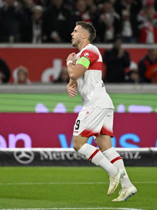 TOR zum 1:0 Ermedin Demirovic VfB Stuttgart (09) Torschuss Aktion Torchance Torjubel VfB Stuttgart vs Borussia Moenchengladbach BMG 23.10.2026 DFL REGULATIONS PROHIBIT ANY USE OF PHOTOGRAPHS AS IMAGE SEQUENCES AND OR QUASI-VIDEO VfB Stuttgart vs Borussia Moenchengladbach BMG