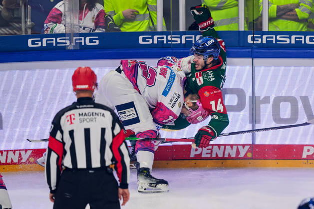 Eric Mik (Eisbaeren Berlin, 12), D.J. Busdeker (Augsburger Panther, 14), GER, Eisbaeren Berlin vs. Augsburger Panther, Eishockey Herren, Deutsche Eishockey Liga, DEL, Saison 2026 27, 11. Spieltag, 23.10.2026 GER, Eisbaeren Berlin vs. Augsburger Panther, Eishockey Herren, Deutsche Eishockey Liga, DEL, Saison 2026 27, 11. Spieltag, Berlin