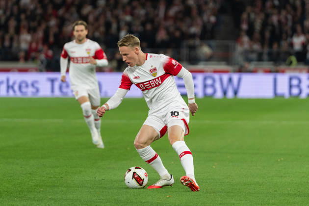 23.10.2026, xjyhynx, Fussball 1.Bundesliga, VfB Stuttgart - Borussia Mönchengladbach, v.l. Dribbling Chris Führich (10, VfB Stuttgart) (DFL DFB REGULATIONS PROHIBIT ANY USE OF PHOTOGRAPHS as IMAGE SEQUENCES and or QUASI-VIDEO) Stuttgart