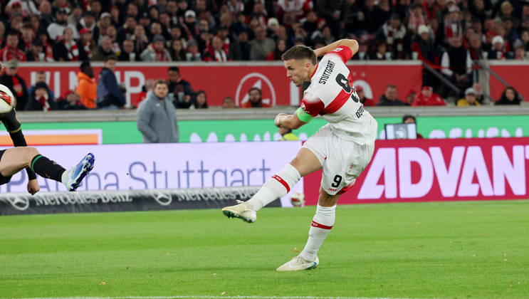 Stuttgart, Fußball Bundesliga, 7. Spieltag, VfB Stuttgart vs. Borussia Mönchengladbach , Tor zum 1 :0 durch Ermedin Demirovic ( VfB )