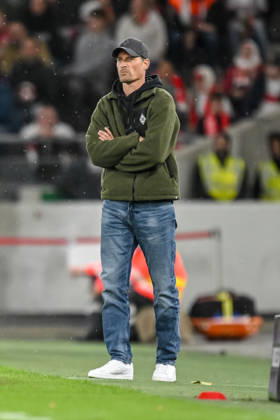 Alexander Blessin (Borussia Moenchengladbach) gestikuliert, gestik waehrend des spiels der 1. Bundesliga zwischen VfB Stuttgart und Borussia Moenchengladbach, MHPArena am 23. October 2026 in Stuttgart, Deutschland. (Foto von Harry Langer DeFodi Images) +++ Alexander Blessin (Borussia Moenchengladbach) gestures during the Bundesliga match between VfB Stuttgart and Borussia Moenchengladbach at MHPArena on October 23, 2026 in Stuttgart, Germany. (Photo by Harry Langer DeFodi Images) DFB DFL REGULATIONS PROHIBIT ANY USE OF PHOTOGRAPHS AS IMAGE SEQUENCES AND OR QUASI-VIDEO. (Photo by Harry Langer DeFodi Images) DFB DFL REGULATIONS PROHIBIT ANY USE OF PHOTOGRAPHS AS IMAGE SEQUENCES AND OR QUASI-VIDEO. -