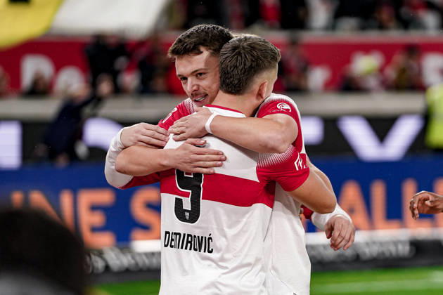 Deutschland: Fussball Saison 2026 2027 , 1. Bundesliga , 7. Spieltag , VfB Stuttgart vs. Borussia Mönchengladbach - MHP-Arena (Stuttgart) : Dženan PejÄinović Dzenan Pejcinovic (VfB Stuttgart, 17) und Ermedin Demirović Ermedin Demirovic (VfB Stuttgart, 9) Tor und Torjubel zum 1:0, Tor, Torjubel, Jubel, Freude, Emotionen Stuttgart MHP-Arena Deutschland Germany Copyright: xBennetxLongx