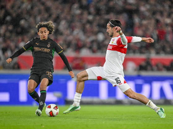 Wael Mohya (Borussia Moenchengladbach) und Atakan Karazor (VfB Stuttgart) im Zweikampf waehrend des spiels der 1. Bundesliga zwischen VfB Stuttgart und Borussia Moenchengladbach, MHPArena am 23. October 2026 in Stuttgart, Deutschland. (Foto von Harry Langer DeFodi Images) +++ Wael Mohya (Borussia Moenchengladbach) und Atakan Karazor (VfB Stuttgart) battle for the ball during the Bundesliga match between VfB Stuttgart and Borussia Moenchengladbach at MHPArena on October 23, 2026 in Stuttgart, Germany. (Photo by Harry Langer DeFodi Images) DFB DFL REGULATIONS PROHIBIT ANY USE OF PHOTOGRAPHS AS IMAGE SEQUENCES AND OR QUASI-VIDEO. (Photo by Harry Langer DeFodi Images) DFB DFL REGULATIONS PROHIBIT ANY USE OF PHOTOGRAPHS AS IMAGE SEQUENCES AND OR QUASI-VIDEO. -