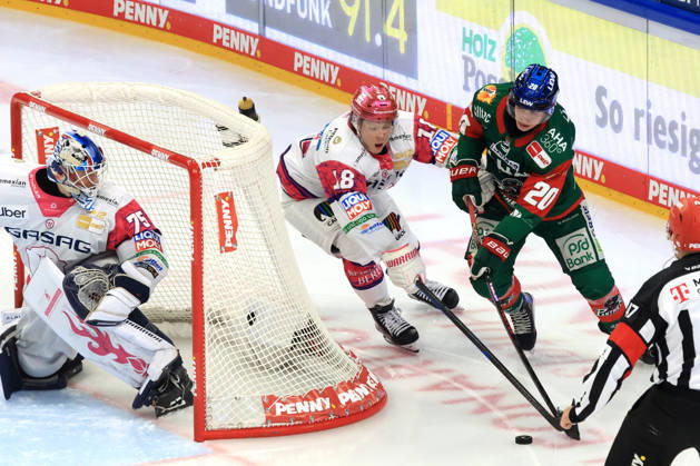 23.10.2026, DEU, GER, Eishockey, 11.Spieltag, Saison 2026 27, Berlin, Eisbaeren Berlin vs. Augsburger Panther Jonas Neffin ( Eisbaeren Berlin 75 ), Jonas Mueller ( Eisbaeren Berlin 18 ), PHILIPP KRAUSS ( Augsburger Panther 20 ) nordphoto GmbH Engler Berlin Uber-Arena Berlin Deutschland Copyright: xNordphotox xEnglerx
