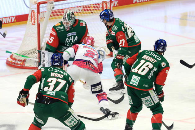 23.10.2026, DEU, GER, Eishockey, 11.Spieltag, Saison 2026 27, Berlin, Eisbaeren Berlin vs. Augsburger Panther Manuel Wiederer ( Eisbaeren Berlin 21 ), TOBIAS ANCICKA ( Augsburger Panther 45 ), KYLE MAYHEW ( Augsburger Panther 27 ), Kyle Wood ( Augsburger Panther 37 ), CAMERON WRIGHT ( Augsburger Panther 16 ) nordphoto GmbH Engler Berlin Uber-Arena Berlin Deutschland Copyright: xNordphotox xEnglerx