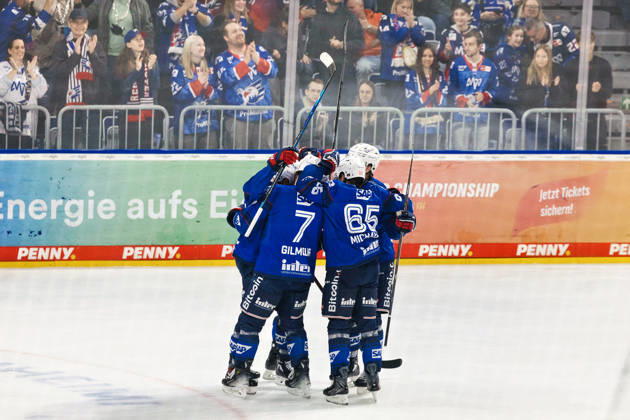 Adler Mannheim celebrating their first goal. GER, Adler Mannheim vs. Loewen Frankfurt, Eishockey, PENNY DEL, 11. Spieltag, Spielzeit 2026 2027, 23.10.2026 GER, Adler Mannheim vs. Loewen Frankfurt, Eishockey, PENNY DEL, 11. Spieltag, Spielzeit 2026 2027, 23.10.2026 Copyright: xEibner-Pressefoto LenaxUllrichx EP_LUH