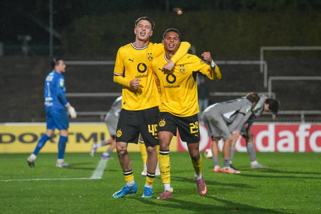 Freitag, 23.10.2026 Saison 2026 2027 14. Spieltag Regionalliga West im Stadion Rote Erde, Dortmund, Germany. BV Borussia Dortmund U23 - Bonner SC. Torjubel nach dem 2:0 durch Kevin Mutove (BVB). Luca Reggiani (BVB)