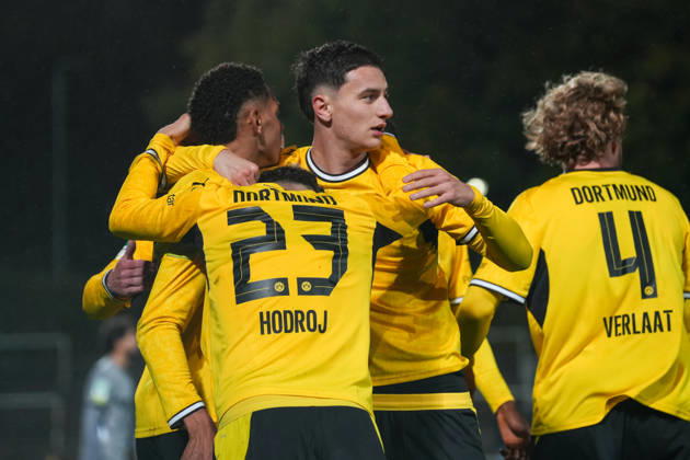 Freitag, 23.10.2026 Saison 2026 2027 14. Spieltag Regionalliga West im Stadion Rote Erde, Dortmund, Germany. BV Borussia Dortmund U23 - Bonner SC. Torjubel nach dem 2:0 durch Kevin Mutove (BVB). Luca Reggiani (BVB)