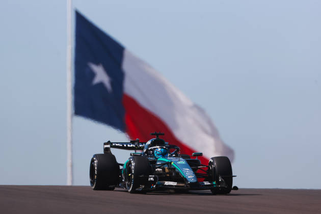 F1 Grand Prix Of USA - FP1 George Russell stands in front of the Texas flag during the first of three practice sessions, FP1, ahead of the Formula 1 MSC Cruises United States Grand Prix at Circuit of the Americas in Austin, Texas, United States, on October 23, 2026. Austin, Texas Texas United States  Copyright: xReginaldxMathalonex originalFilename:mathalone-notitle261023_npk4c.jpg