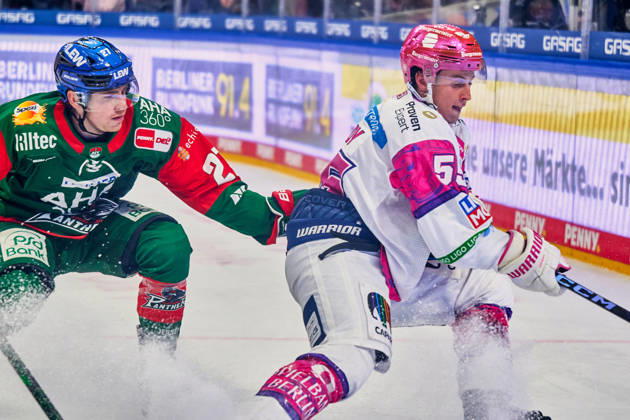 Kyle Mayhew (Augsburger Panther, 27), Jean-Luc Foudy (Eisbaeren Berlin, 55), GER, Eisbaeren Berlin vs. Augsburger Panther, Eishockey Herren, Deutsche Eishockey Liga, DEL, Saison 2026 27, 11. Spieltag, 23.10.2026 GER, Eisbaeren Berlin vs. Augsburger Panther, Eishockey Herren, Deutsche Eishockey Liga, DEL, Saison 2026 27, 11. Spieltag, Berlin