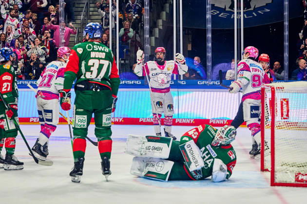 Tobias Krestan (Eisbaeren Berlin, 91), Frederik Tiffels (Eisbaeren Berlin, 95), Kyle Wood (Augsburger Panther, 37), Tobias Ancicka (Augsburger Panther, 45), Manuel Wiederer (Eisbaeren Berlin, 21), GER, Eisbaeren Berlin vs. Augsburger Panther, Eishockey Herren, Deutsche Eishockey Liga, DEL, Saison 2026 27, 11. Spieltag, 23.10.2026 GER, Eisbaeren Berlin vs. Augsburger Panther, Eishockey Herren, Deutsche Eishockey Liga, DEL, Saison 2026 27, 11. Spieltag, Berlin