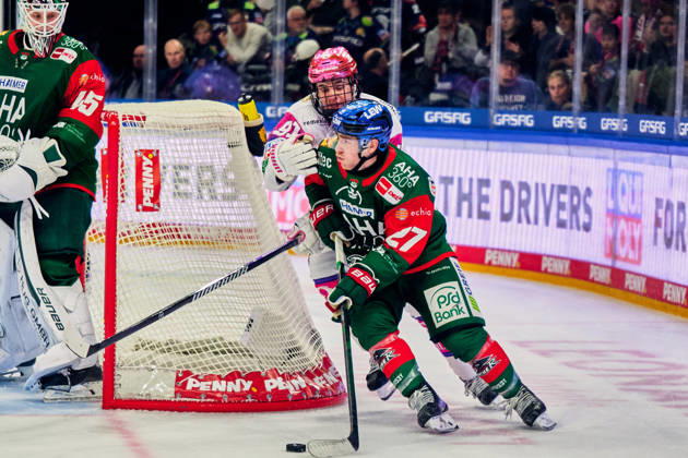 Tobias Ancicka (Augsburger Panther, 45), Tobias Krestan (Eisbaeren Berlin, 91), Kyle Mayhew (Augsburger Panther, 27), GER, Eisbaeren Berlin vs. Augsburger Panther, Eishockey Herren, Deutsche Eishockey Liga, DEL, Saison 2026 27, 11. Spieltag, 23.10.2026 GER, Eisbaeren Berlin vs. Augsburger Panther, Eishockey Herren, Deutsche Eishockey Liga, DEL, Saison 2026 27, 11. Spieltag, Berlin