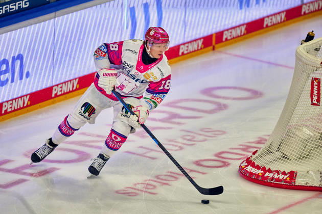 Jonas Mueller (Eisbaeren Berlin, 18), GER, Eisbaeren Berlin vs. Augsburger Panther, Eishockey Herren, Deutsche Eishockey Liga, DEL, Saison 2026 27, 11. Spieltag, 23.10.2026 GER, Eisbaeren Berlin vs. Augsburger Panther, Eishockey Herren, Deutsche Eishockey Liga, DEL, Saison 2026 27, 11. Spieltag, Berlin
