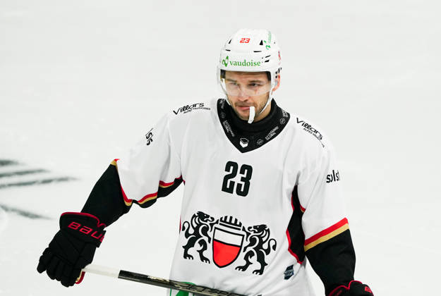 23.10.2026. Zug Schweiz. Eishockey Herren Saison 2026-2027 EV Zug - HC Lausanne. Bild. Philipp Kurashev Lausanne HC Aktion
