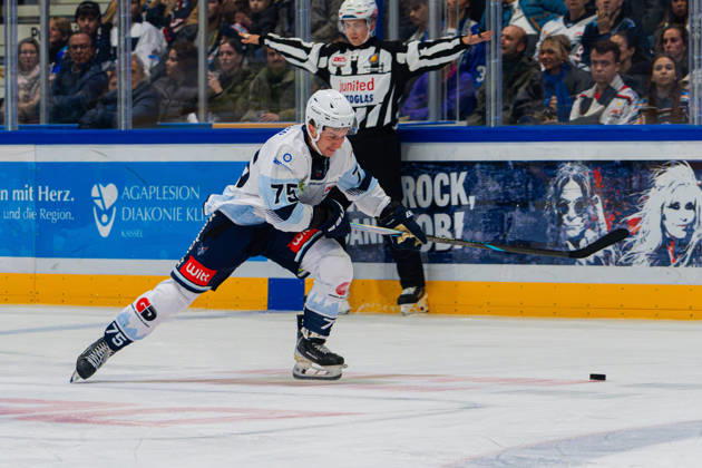 Kassel, Deutschland 22. Oktober 2026: DEL2 - 2026 2027 - Sp. 11 - Kassel Huskies gegen Blue Devils Weiden Im Bild: Maxim Golod (BDW) Probonio Arena Hessen Copyright: xFotostandx xKruczynskix