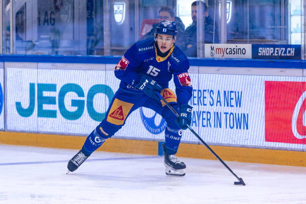 Gregory Hofmann 15 (EV Zug) - 23.10.2026 - National League, Regular Season, Eishockey, OYM hall, Zug: EV Zug - Lausanne HC . (Bild von Copyright: xJustPictures.ch PhilippxHegglinx