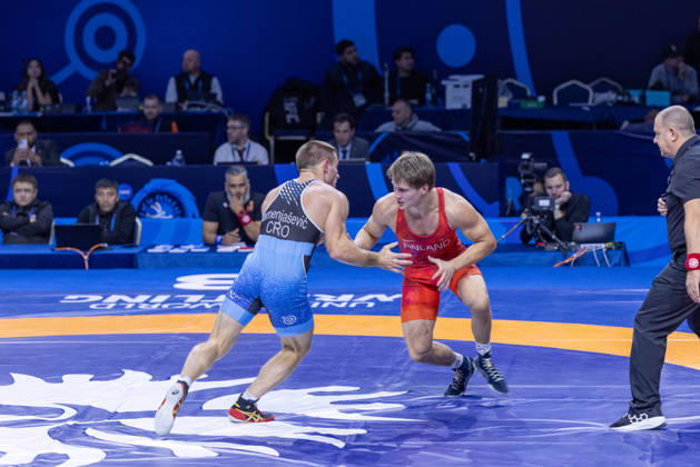 October 24, 2026, Astana, 2021 World Wrestling Championshi, Kazakhstan: Finland s Jonni Kunnari Sarkkinen red competes against Croatia s Antonio Kamenjasevic blue in the men s Greco-Roman 77kg competition at the Senior World Wrestling Championships in Astana, Kazakhstan, on October 24, 2026. Sarkkinen won the bout 7-2. . Astana Kazakhstan - ZUMAt172 20261024_zip_t172_005 Copyright: xJosexTabaresx Astana Kazakhstan - ZUMA0870 imago0870573489h Copyright: xIMAGO JosexTabaresx