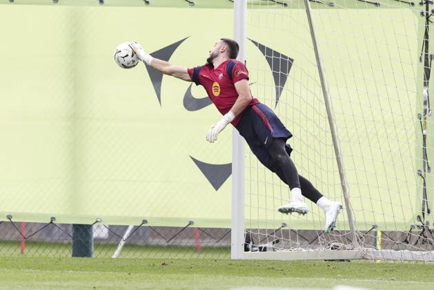 October 24, 2026, Sant Joan Despi, Barcelona, Spain: Joan Garcia during the training day of FC Barcelona, Barca ahead the Spanish League, Laliga EA Sports, football match against Real Madrid CF at Ciudad Esportiva Joan Gamper on October 24, 2026 in Sant Joan Despi, Barcelona, Spain. Sant Joan Despi Spain - ZUMAa181 20261024_zaa_a181_011 Copyright: xJavierxBorregox